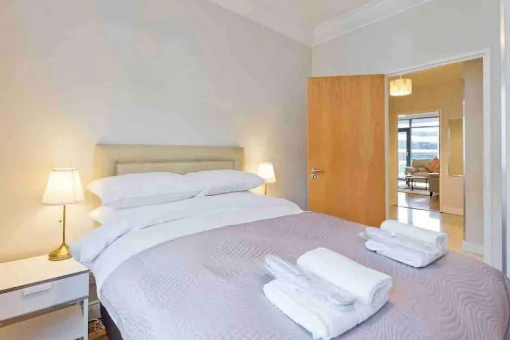 Luxury Two Bedroom Apt In Δουβλίνο 0*,
