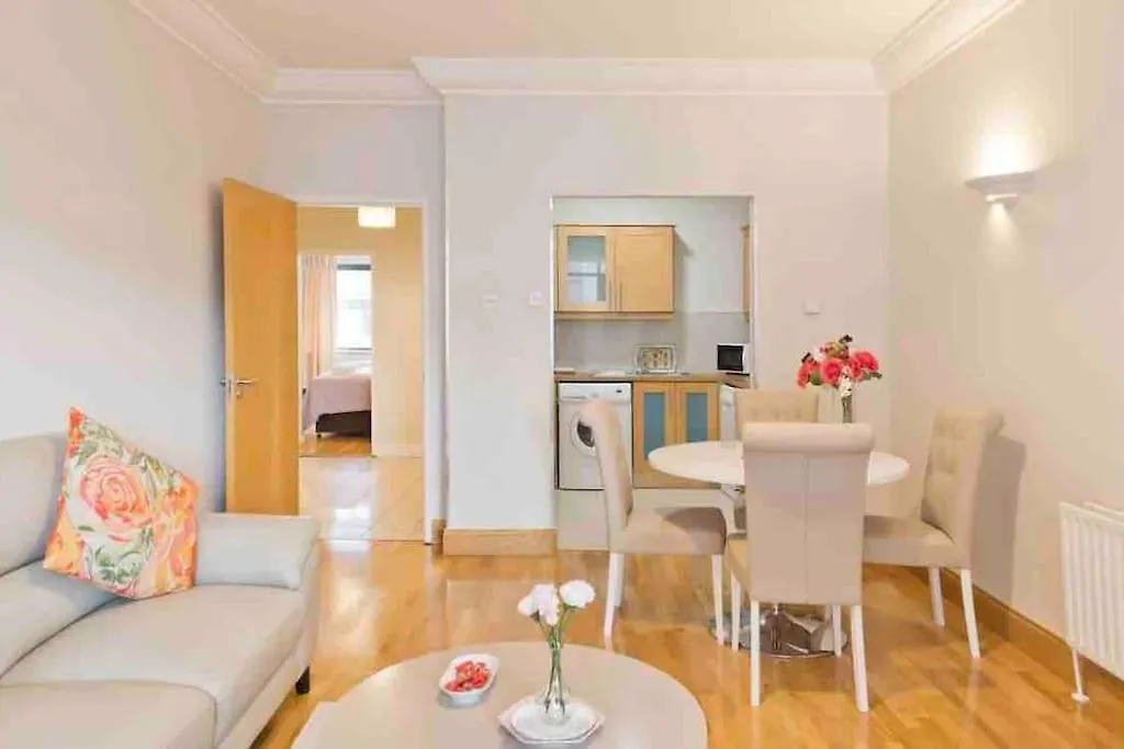 Luxury Two Bedroom Apt In دبلن