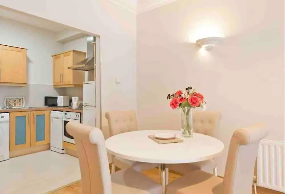 Luxury Two Bedroom Apt In ダブリン アパート